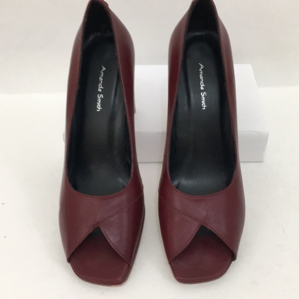 EUC Amanda Smith burgundy leather pumps